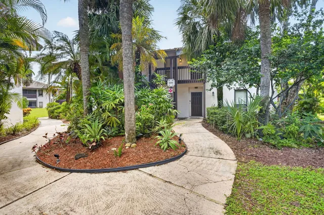 2-bedroom rental at 9292 Sabal Ridge Circle #C, Boca Raton