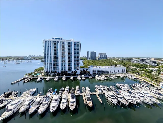 3-bedroom home at 17301 Biscayne Boulevard #1501, North Miami Beach