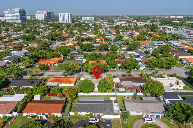 4-bedroom home at 225 SW 102nd Place, Sweetwater