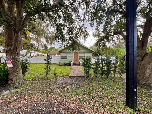 6-bedroom home at 400 NE 3rd Street, Pompano Beach