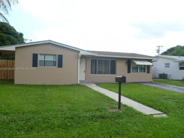 3-bedroom rental at 6580 Grant Street, Hollywood