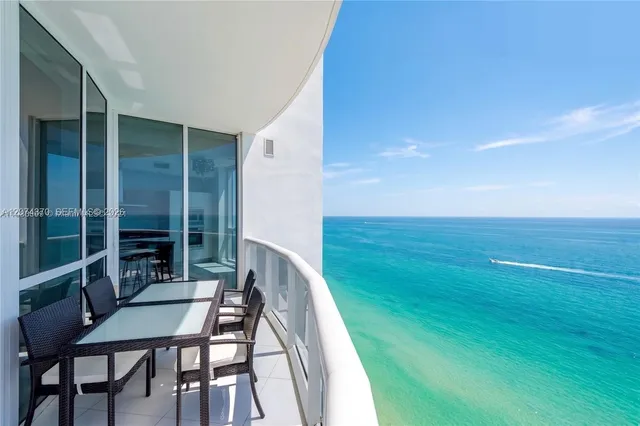 2-bedroom rental at 18201 Collins Avenue #4409, Sunny Isles Beach