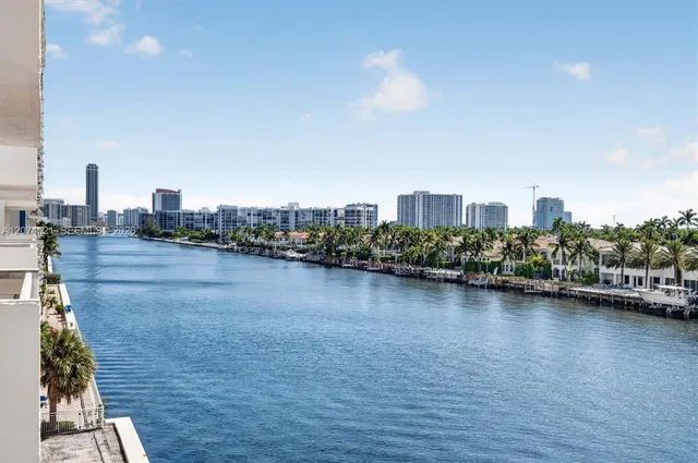 2-bedroom rental at 1500 S Ocean Drive #5E, Hollywood