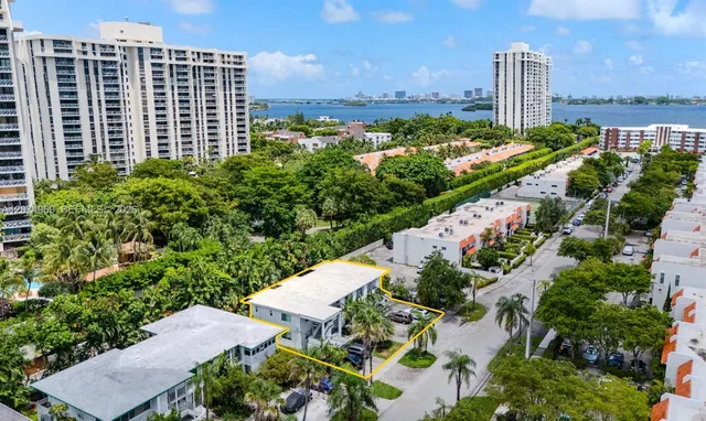 Commercial at 1385 NE 105th Street, Miami Shores