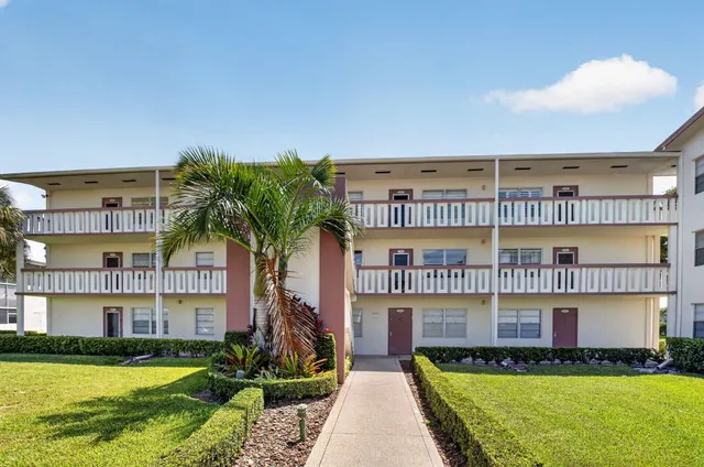 2-bedroom home at 236 Preston Way #f, Boca Raton