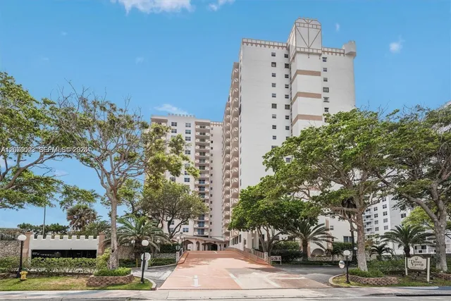 1-bedroom home at 1865 S Ocean Drive #2D, Hallandale Beach