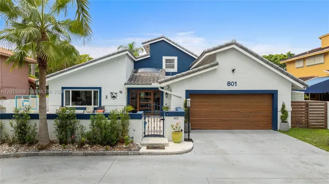 5-bedroom home at 801 Mockingbird Lane, Plantation