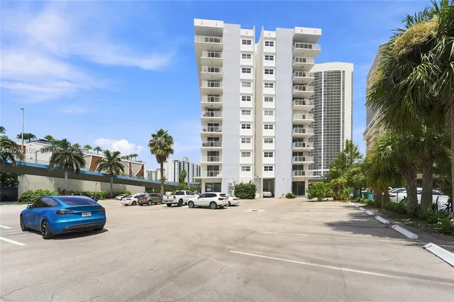 1-bedroom home at 1801 S Ocean Drive #640, Hallandale Beach