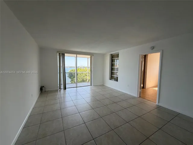2-bedroom rental at 2910 Point East Drive #M514, Aventura