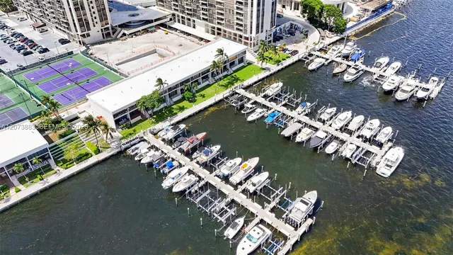 3-bedroom rental at 1915 Brickell Avenue #C1607, Miami