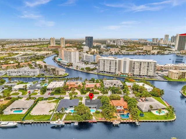 5-bedroom rental at 413 Tamarind Drive, Hallandale Beach