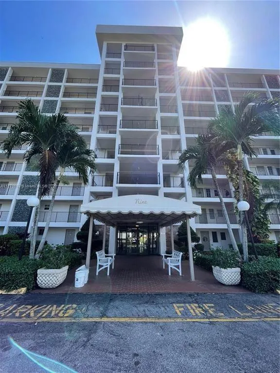 1-bedroom rental at 3100 N PALM AIRE Drive #204, Pompano Beach