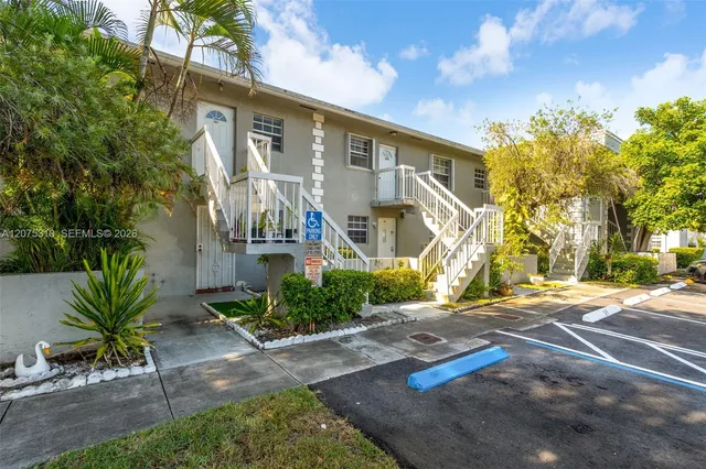 2-bedroom rental at 426 NE 210th Cir Terrace #103-2, Miami
