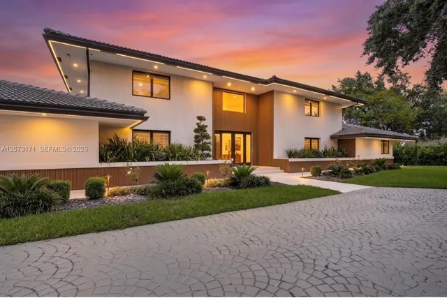 6-bedroom rental at 12111 NW 5th Court, Plantation