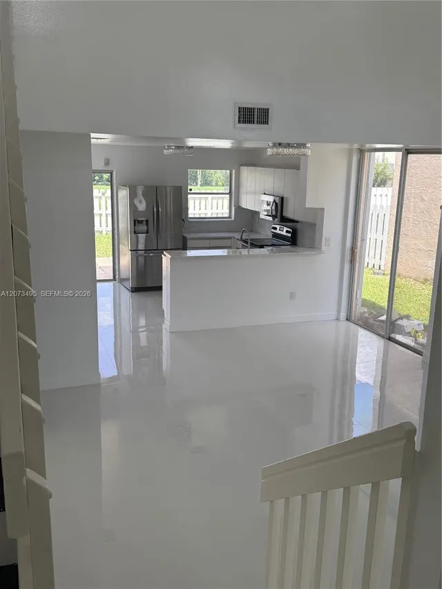 3-bedroom rental at 875 NW 99th Avenue #0, Plantation
