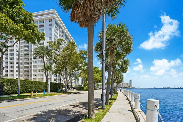 2-bedroom home at 1420 Brickell Bay Drive #206D, Miami