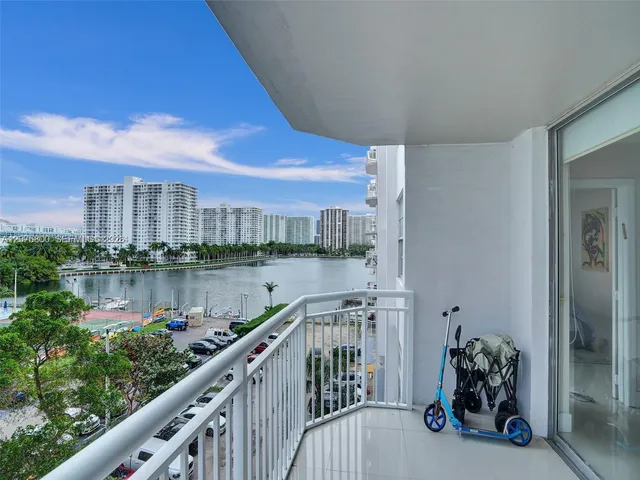 2-bedroom home at 18061 Biscayne Boulevard #502, Aventura
