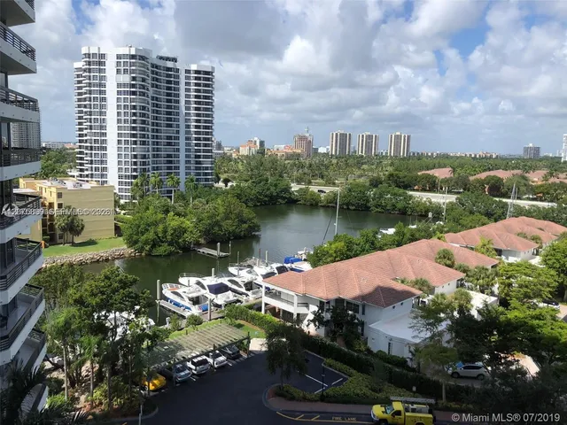 2-bedroom home at 3530 Mystic Pointe Drive #1008, Aventura