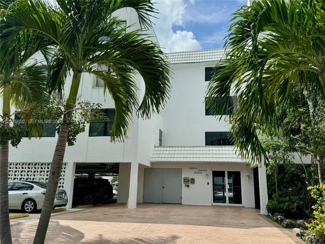 2-bedroom rental at 3702 NE 171st Street #15, North Miami Beach