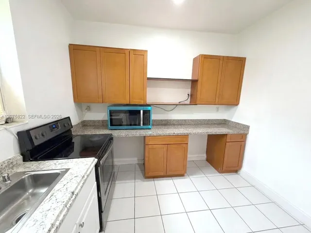 1-bedroom rental at 601 NE 180th Street #B, Miami