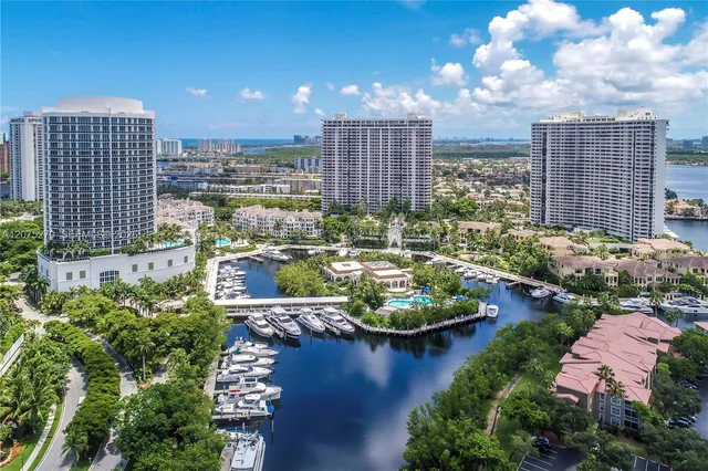 2-bedroom rental at 1000 W Island Boulevard #1812, Aventura
