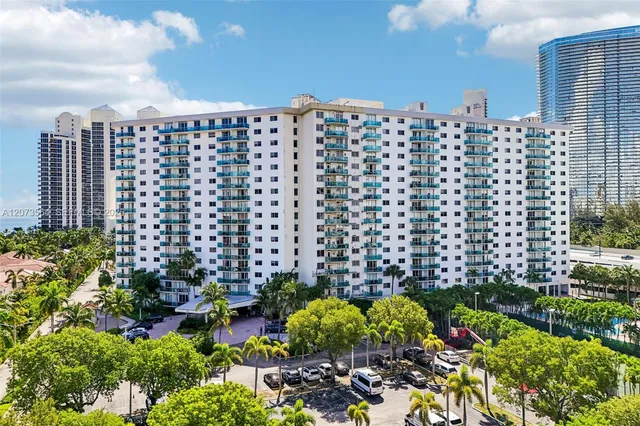 1-bedroom home at 19370 Collins Avenue #1120, Sunny Isles Beach