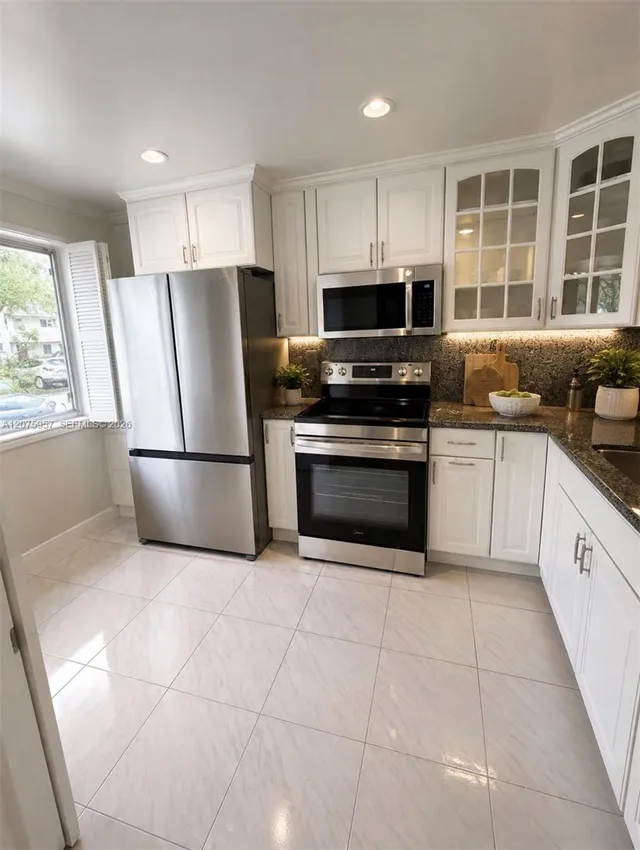 2-bedroom rental at 3591 Inverrary Drive #104, Lauderhill