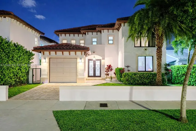 4-bedroom home at 471 SW 30th Road, Miami