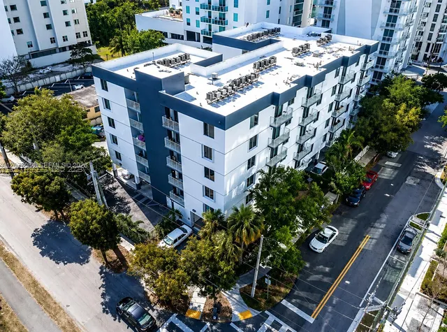 2-bedroom rental at 126 SW 17th Road #609, Miami