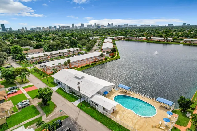 1-bedroom home at 815 SW 10th Terrace #17V, Hallandale Beach