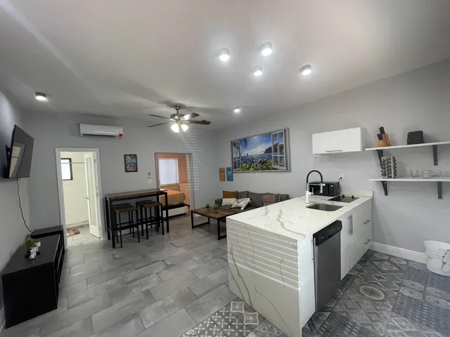 1-bedroom rental at 824 NE 4th Street #3, Fort Lauderdale