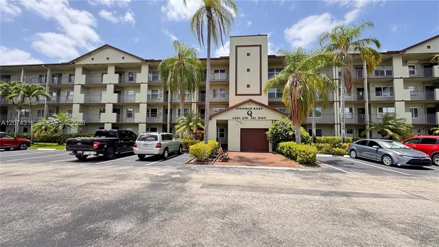 2-bedroom home at 1400 SW 131st Way #305Q, Pembroke Pines