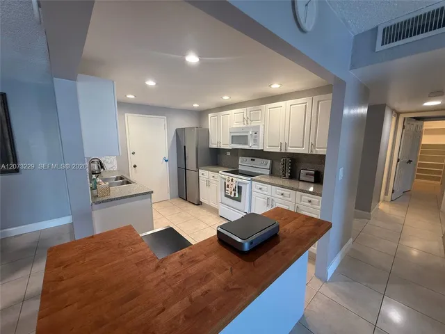 2-bedroom rental at 800 NE 195th Street #211, Miami