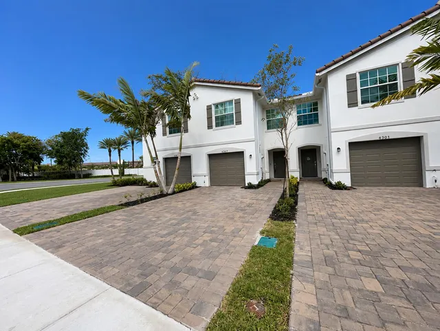 3-bedroom home at 6907 Broadwater Lane, Lake Worth