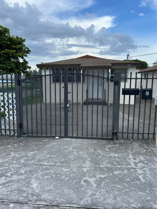 3-bedroom rental at 314 NW 5TH Street NW #1-3, Hallandale Beach