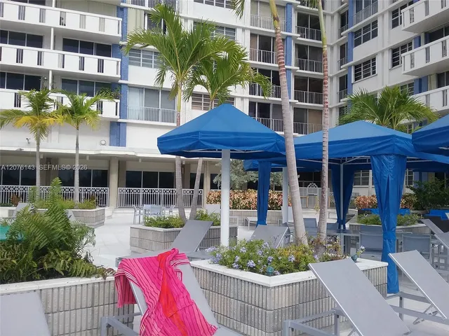1-bedroom rental at 800 West Avenue #803, Miami Beach