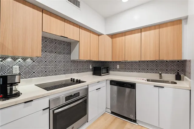 2-bedroom rental at 810 7th Street #102, Miami Beach