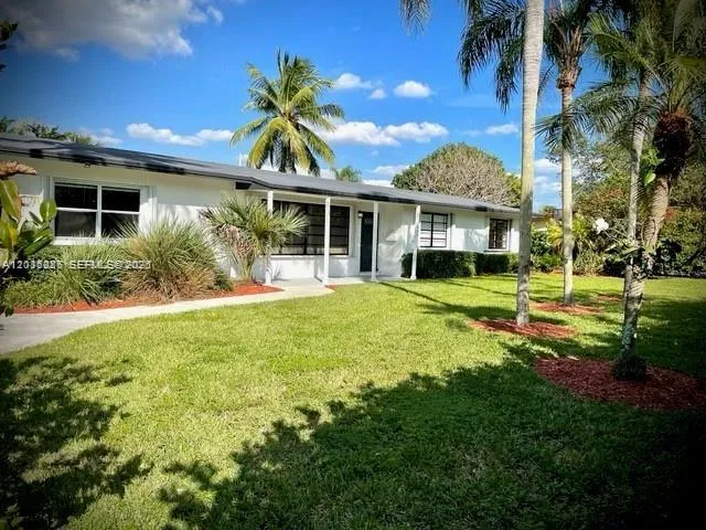 3-bedroom rental at 7425 SW 118th Street #0, Pinecrest