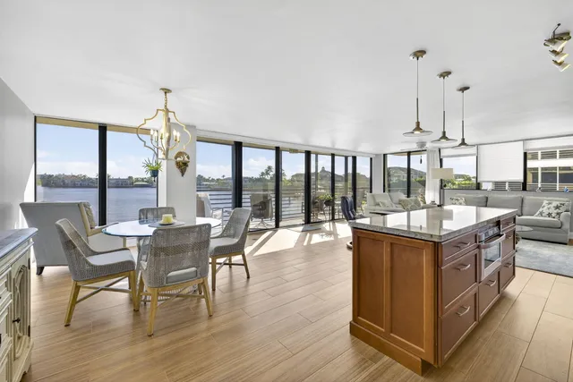 2-bedroom home at 900 NE SPANISH RIVER Boulevard #2w, Boca Raton