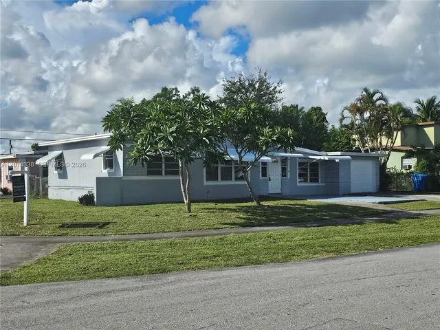 4-bedroom home at 4100 SW 36th, West Park