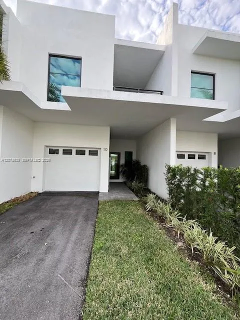 3-bedroom home at 2511 Pierce Street #4, Hollywood