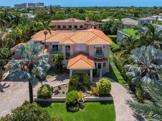 5-bedroom home at 501 Bay Lane, Key Biscayne