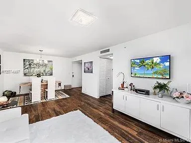 1-bedroom rental at 2625 Collins Avenue #212, Miami Beach