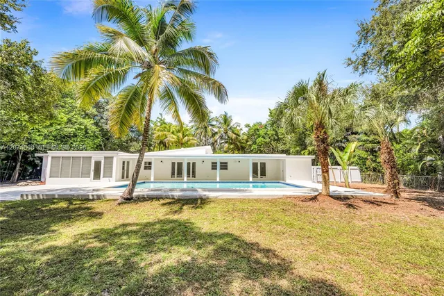 3-bedroom rental at 7480 SW 122nd Street, Pinecrest