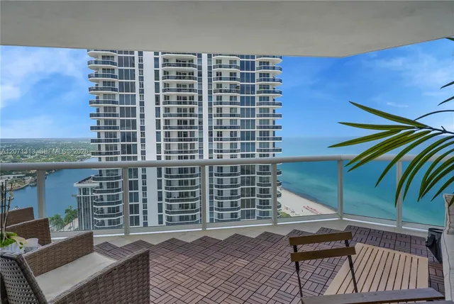 2-bedroom rental at 4775 Collins Avenue #2908, Miami Beach