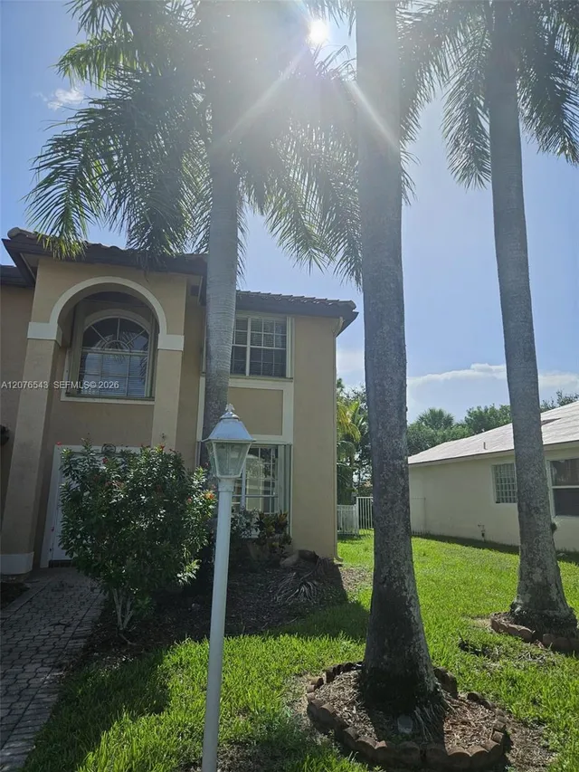5-bedroom rental at 1072 NW 139th Terrace, Pembroke Pines