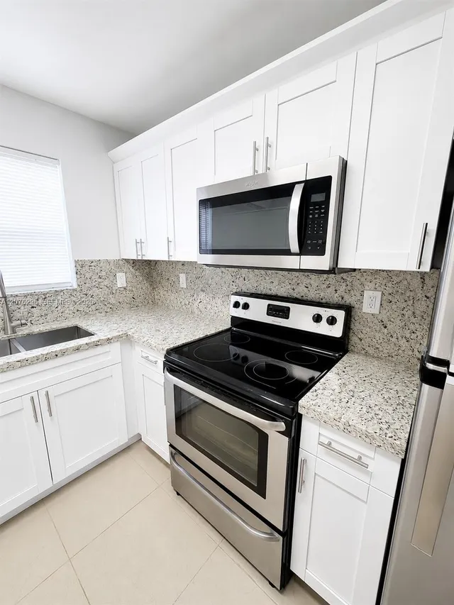 2-bedroom rental at 1723 Wiley Street #N, Hollywood