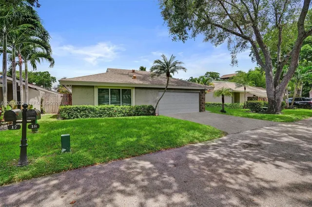 3-bedroom home at 18 Boxwood Road, Hollywood