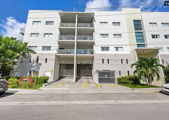 2-bedroom rental at 900 SW 7th Street #503, Miami