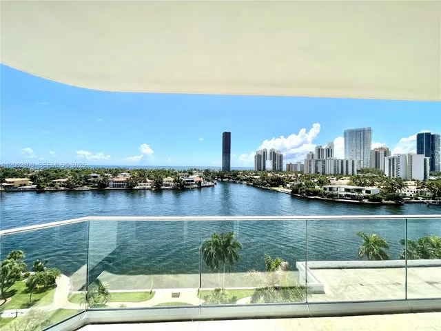 3-bedroom rental at 19707 Turnberry Way #10E, Aventura